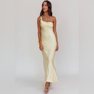 Selfie Leslie One-Shoulder Dress in Soft Yellow